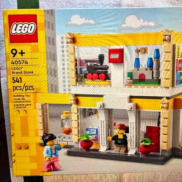 UNOPENED LEGO "LEGO Brand Store" 40574 Released in 2022. - Picture 1 of 4